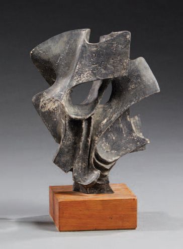 Robert PEROT (1931-2003) 
Sculpture en fonte d'aluminium patiné noir
Signée et numérotée...