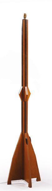 TRAVAIL HOLLANDAIS 1910-1920 
Floor lamp in oak and black stained wood with geometrical...