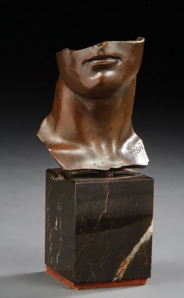 Igor MITORAJ (1944-2014) 
Portrait d'homme
Sculpture en bronze à patine brune Base...
