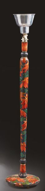 Travail 1920 
Carved wooden floor lamp with polychrome paintings with floral motifs...