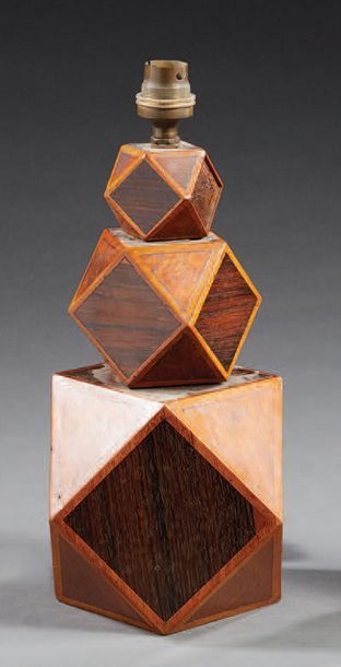 Travail des années 1930 
Table lamp in rosewood veneer
H: 31 cm
