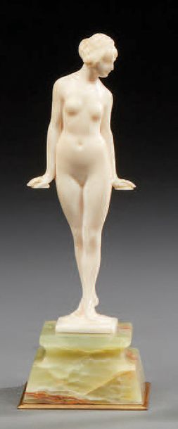 CORMIER Joseph Emmanuel, dit Joseph DESCOMPS (1869-1950) "Ivory
sculpture
signed...