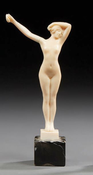 CORMIER Joseph Emmanuel, dit Joseph DESCOMPS (1869-1950) «L'Eveil»
Sculpture en ivoire
Base...