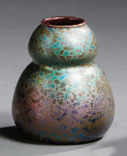 Clément MASSIER (1844-1917) à Golfe Juan 
Coloquered glazed ceramic vase with iridescent...