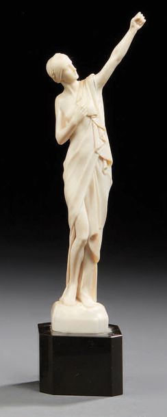 ARMAND BOULARD (XIX-XXème) «Femme drapée»
Sculpture en ivoire
Base cubique en marbre...