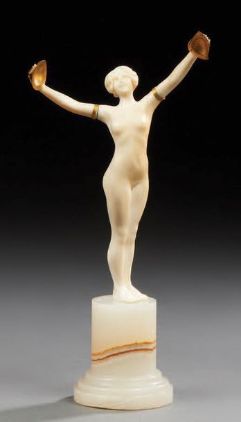 Louis SOSSON (actif c.1905-1930) «Femme aux cymbales»
Sculpture en ivoire
Signée...