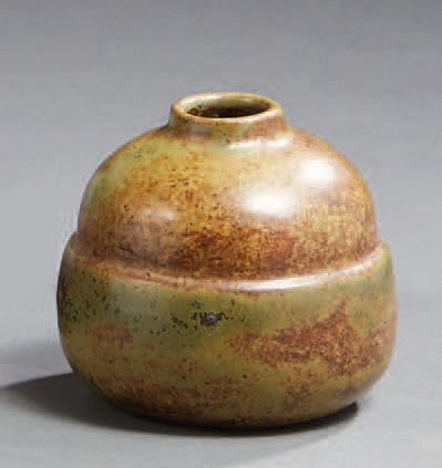 Théo PERROT (1846-1942) 
Domed brown enamelled stoneware vase Signed "Théo Perrot"...