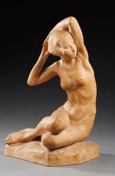 M Mc KORTE (XXème) 
Sculpture en terre cuite figurant une femme assise nue s'étirant
Annotée:...