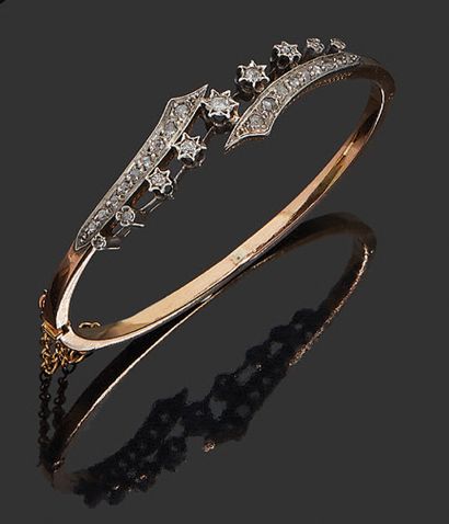 null Bracelet en or rose et gris 18K (750) orné d'étoiles serties de diamants.
Epoque...