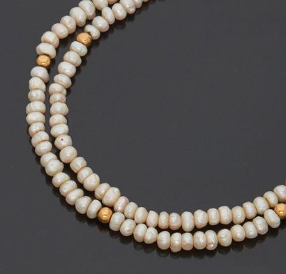 null Collier de perles le fermoir en or jaune 18K (750) .
Poids brut: 53,24 g.