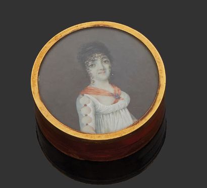TILLOT Portrait de jeune femme.
Miniature ronde sur ivoire signée en bas à droite,...
