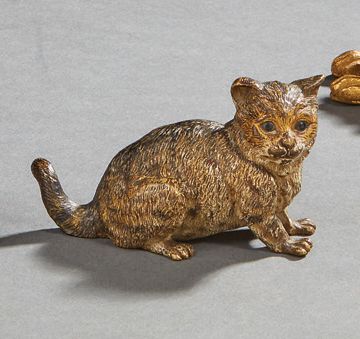 null Petit chat assis en bronze doré de Vienne.
Dim: 7 x 9cm