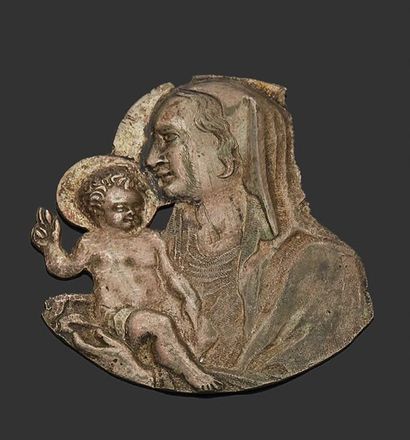 null Elément d'applique en argent représentant une Vierge à l'enfant
Travail du XVIIème...