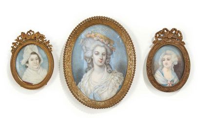 École Française du XIXe siècle 
Portraits de femme et d'élégante
Ensemble de trois...