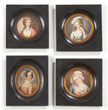 École Française du XIXe siècle 
Suite de quatre miniatures à vue rondes et ovales...