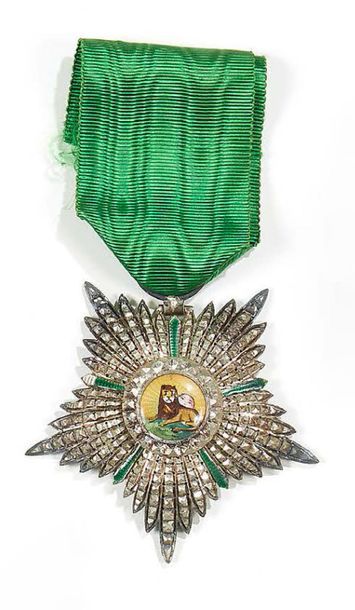 PERSE 
Ordre du Lion et du Soleil créé en 1807.
Petite plaque de grand officier.
En...