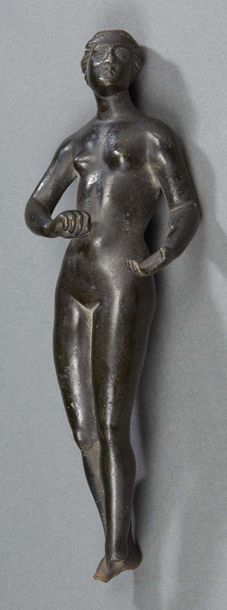 null SUJET ANTIQUE en bronze à patine noire représentant une femme nue.
Epoque romaine...