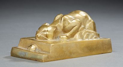 FELIX GUIS (1887-1972), D'APRÈS La chat et la souris
Bronze à patine dorée. Signé.
Dim.:...