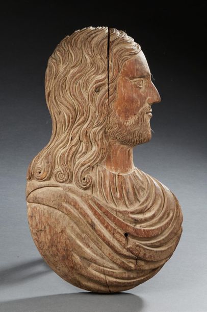 null ÉLÉMENT D'APPLIQUE en chêne sculpté représentant le Christ de profil.
XVIIIe...