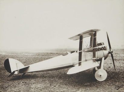 RENÉ BART Photographie encadrée représentant un avion 28,5 x 28,5 cm (à vue)