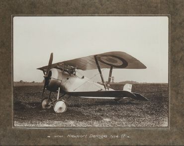 null AVIATION Photographie encadrée avion Nieuport Delage Type 17.
34 x 48 cm (à...