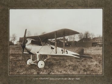 null AVIATION Photographie encadrée avion Nieuport Type Gordon Benett1920.
34 x 48...