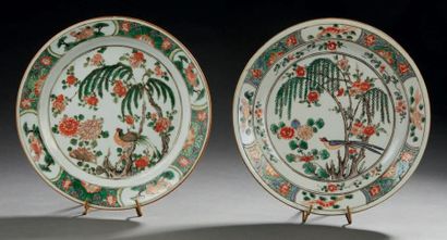 CHINE - XXe siècle CHINE - Epoque KANGXI   (1662 - 1722)
Paire d'assiettes en porcelaine...