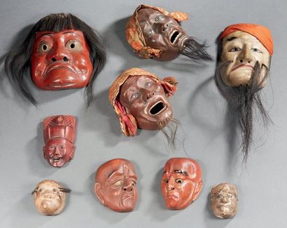 JAPON - XXe siècle Neuf masques miniatures en bois peint représentant des vieillards,...