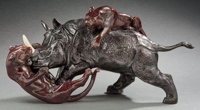 PAYS Groupe en bronze figurant un rhinocéros attaqué par deux tigres.
Marque au revers
Dim.:...