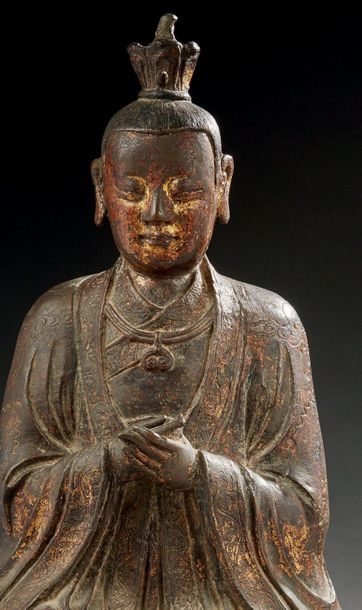 CHINE - Epoque MING (1368-1644) Importante statuette de dignitaire en bronze laqué...