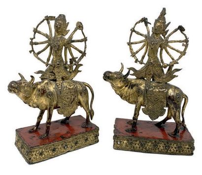 THAÏLANDE - XXe siècle Deux statuettes en bronze doré figurant deux bouddhas sur...