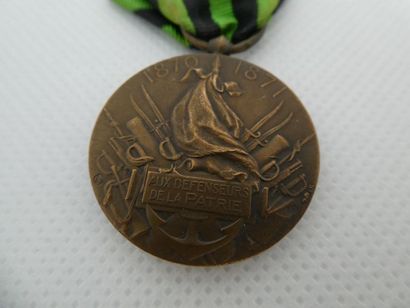null Une brochette de 7 médailles miniatures de la guerre de 1914/1918 ; 1 médaille...