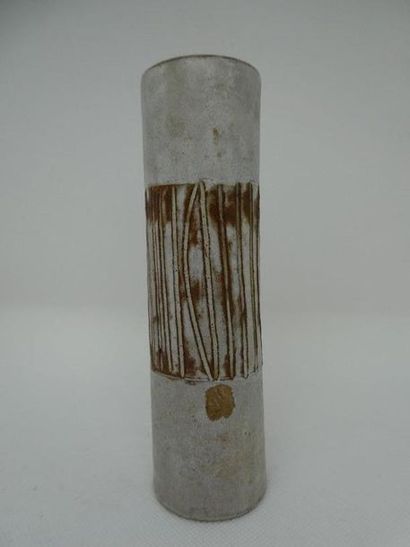 null Les Argonautes (Xxè siècle)_x000D_

Vase rouleau en grès à couverte grise décoré...