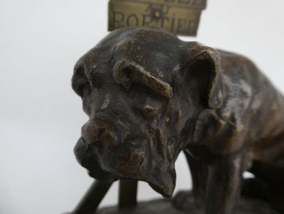 null "Parlez au portier"_x000D_

Sujet en bronze à patine brune figurant un chien...