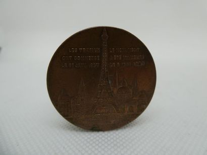 null TOUR EIFFEL_x000D_

"Souvenir de mon ascension au sommet de la Tour Eiffel 1889"_x000D_

Médaille...