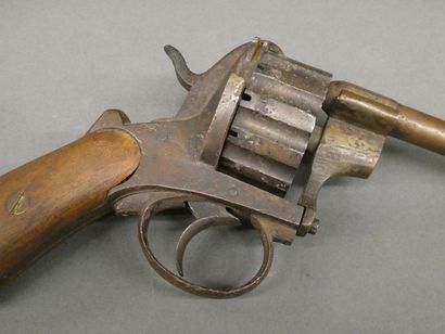 null Un revolver à broche de type Chaineux à douze coups, calibre 9 mm, fabrication...