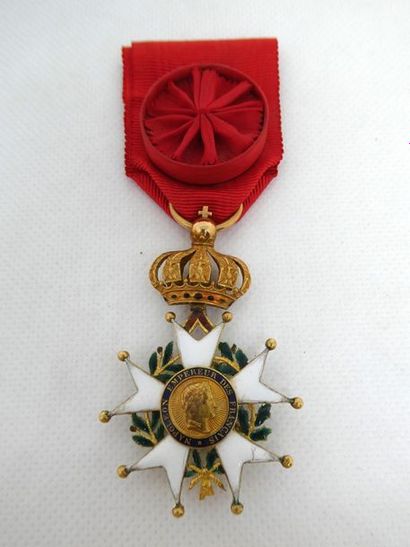 null Croix d'officier de l'ordre de la Légion d'honneur en or émaillée, poinçon à...