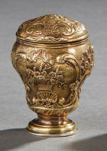 null Small ointment jar in vermeil decorated with shells and foliage scrolls.
Swedish...