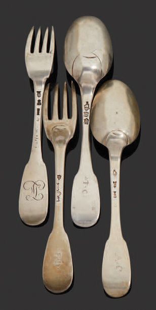 null Two silver spoons and two forks, single flat model, spatulas monogrammed.
Paris...