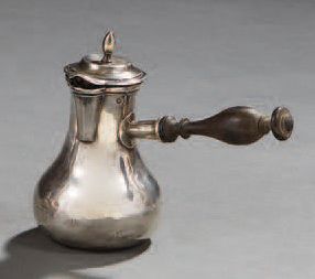 null Small selfish silver jug, blackened wooden side handle.
Paris 1819-1838.
Gross...