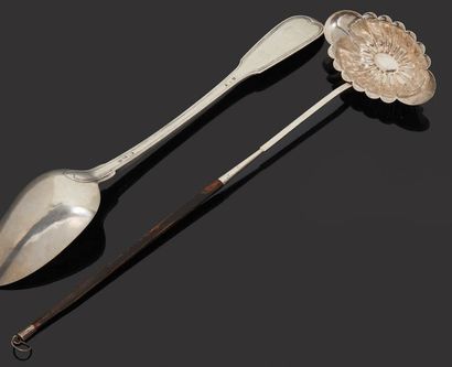 null Silver punch ladle, horn handle.
Paris 1819-1838.
Length: 36 cm.
Gross weight:...