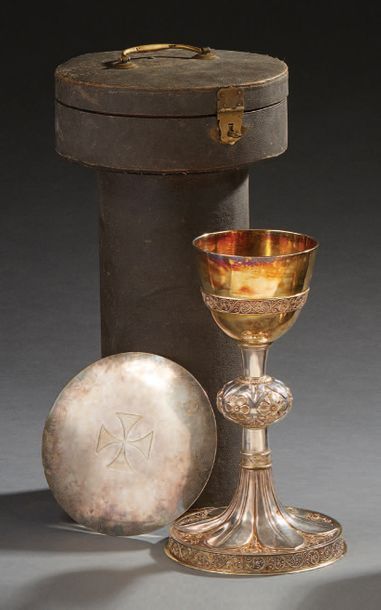 null Chalice in silver, the tulip in gilt red, decorated with a frieze of interlacing...