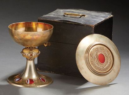 null Chalice and its vermeil paten in neo-Gothic style, it is decorated on its foot...