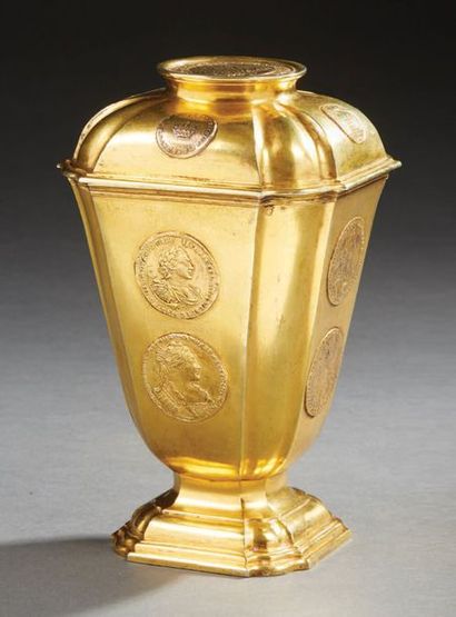 null Covered vermeil pot with rectangular section, with pinched ribs, the body and...