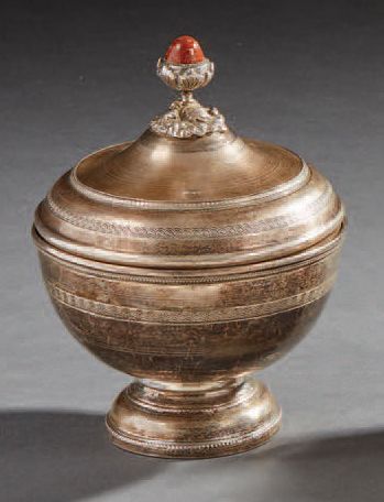 null Covered pot in chiselled metal, the stopper decorated with an amber-coloured...