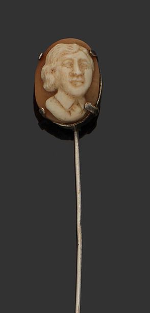 null Silver CRAVAT pin and cameo featuring a portrait of a man.
Gross weight: 4.12...