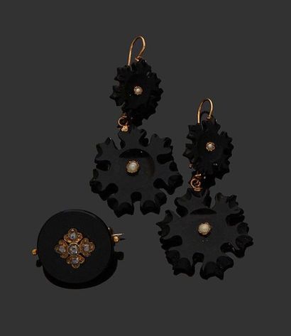 null SPINDLE AND EARRINGS in onyx, pearls and shiny.
Gross weight: 14.6 g.