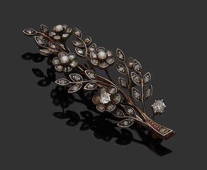 null 18K (750) et argent white and yellow gold brooch in the shape of a branch set...