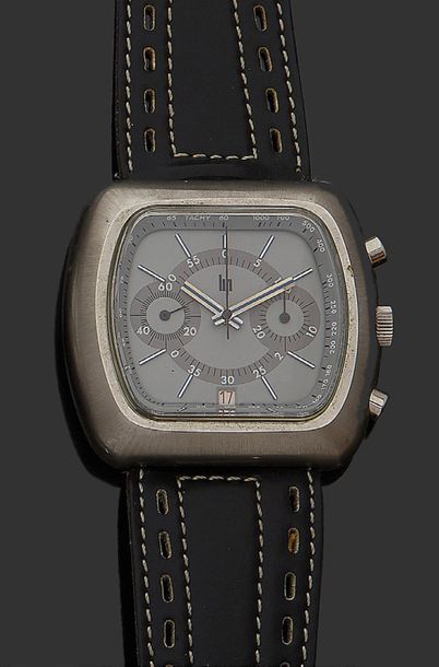 LIP 
Montre bracelet chronomètre d'homme en acier, boitier tonneau, fond gris.
Mouvement...