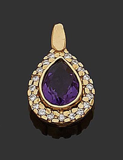 null 18K (750) yellow gold pendant in pear shape set with an amethyst in a setting...